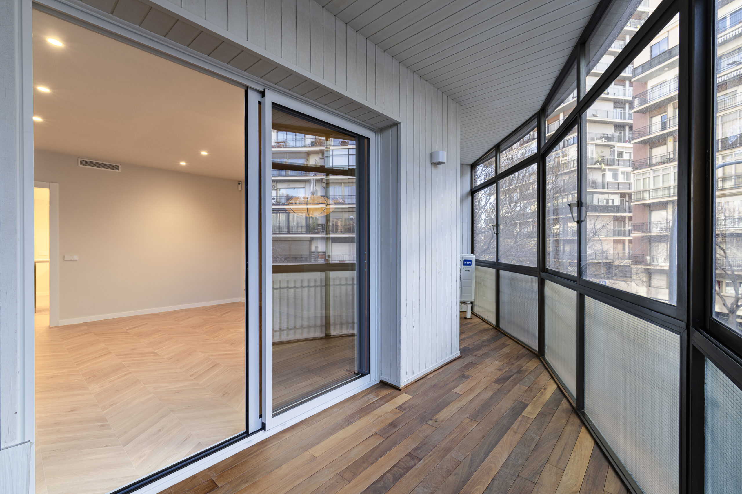 Loft-desarrollos-viviendas-rehabilitadas-con-diseño-pisos-en-España-proyectos-travessera-de-les-corts-1