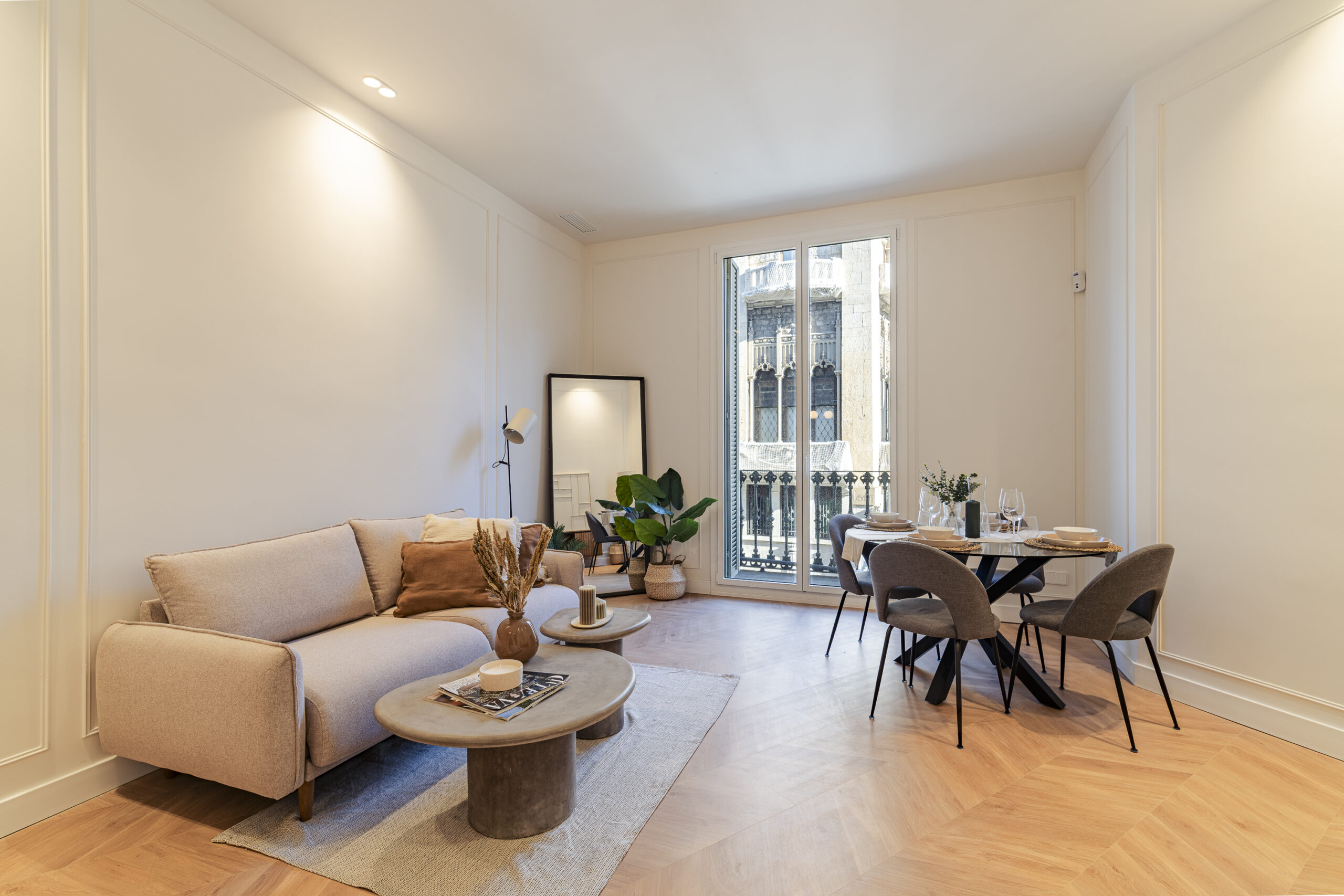 Loft-desarrollos-viviendas-rehabilitadas-con-diseño-pisos-en-España-proyectos-via-laietana-1