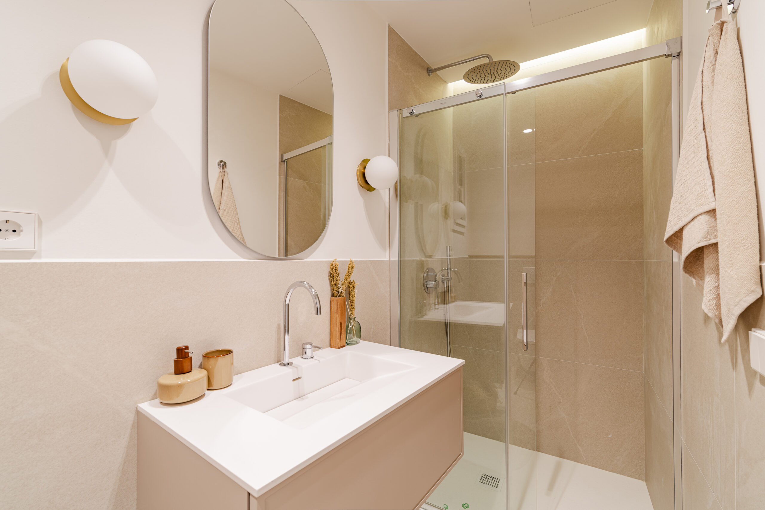 Loft-desarrollos-viviendas-rehabilitadas-con-diseño-pisos-en-España-proyectos-via-laietana-8