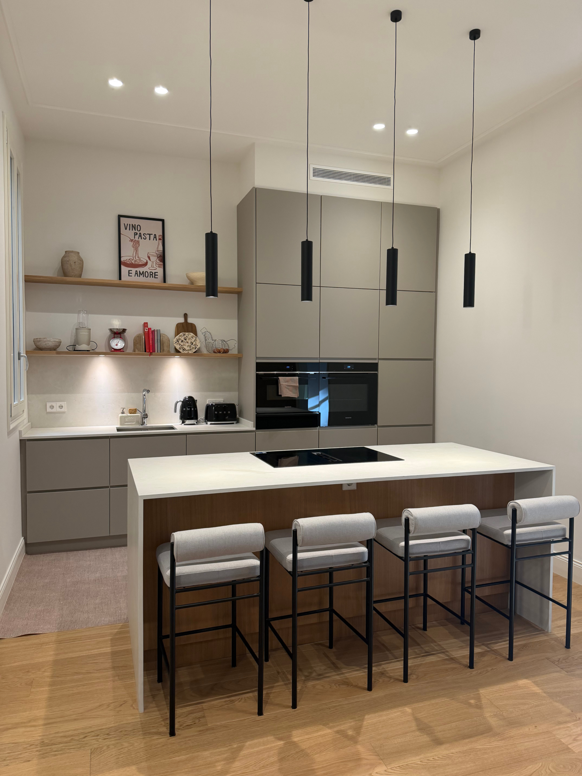 Loft-desarrollos-viviendas-rehabilitadas-con-diseño-pisos-en -España-rehabilitación-después-rambla-1